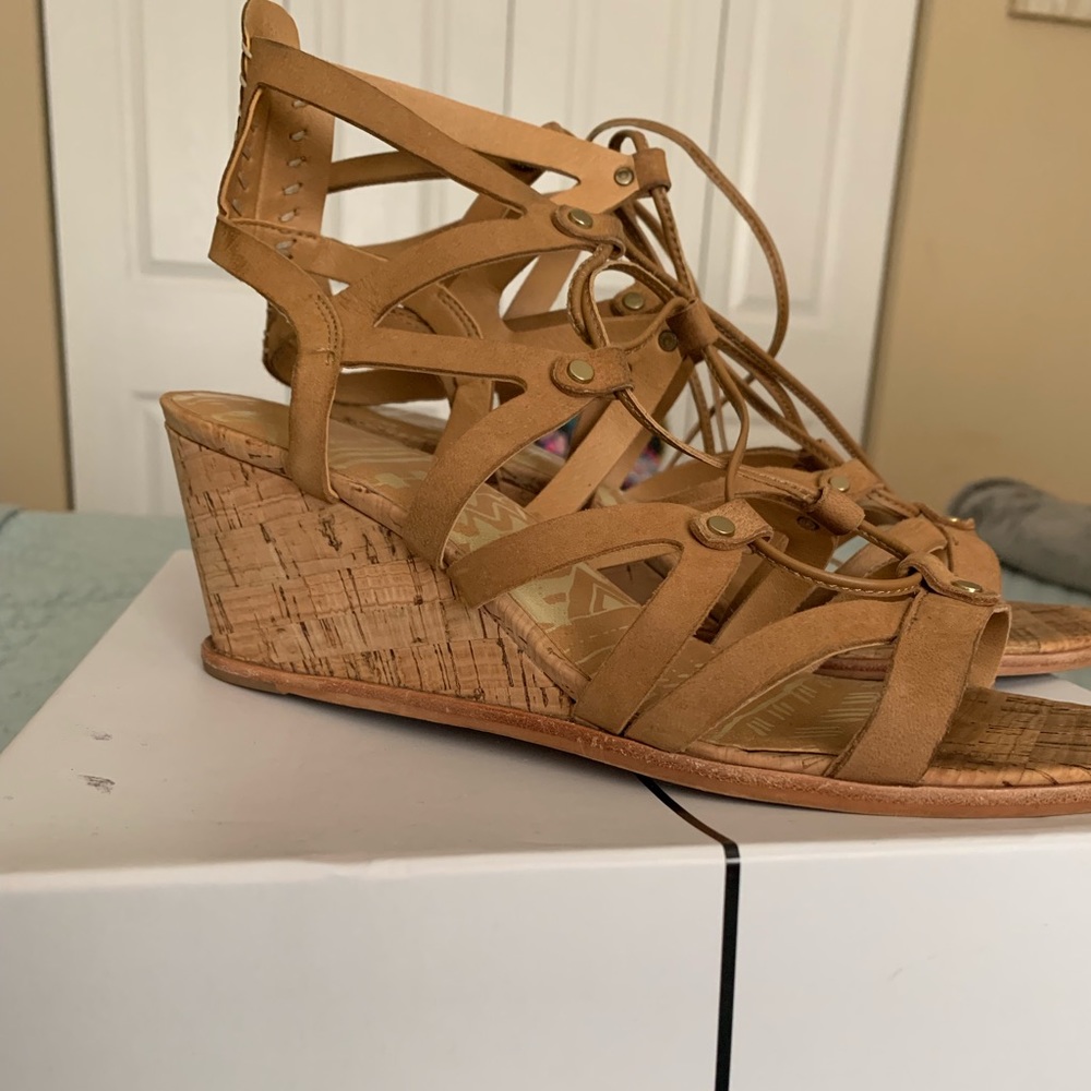 Dolce Vita Lynnie unbuckle strappy wedges